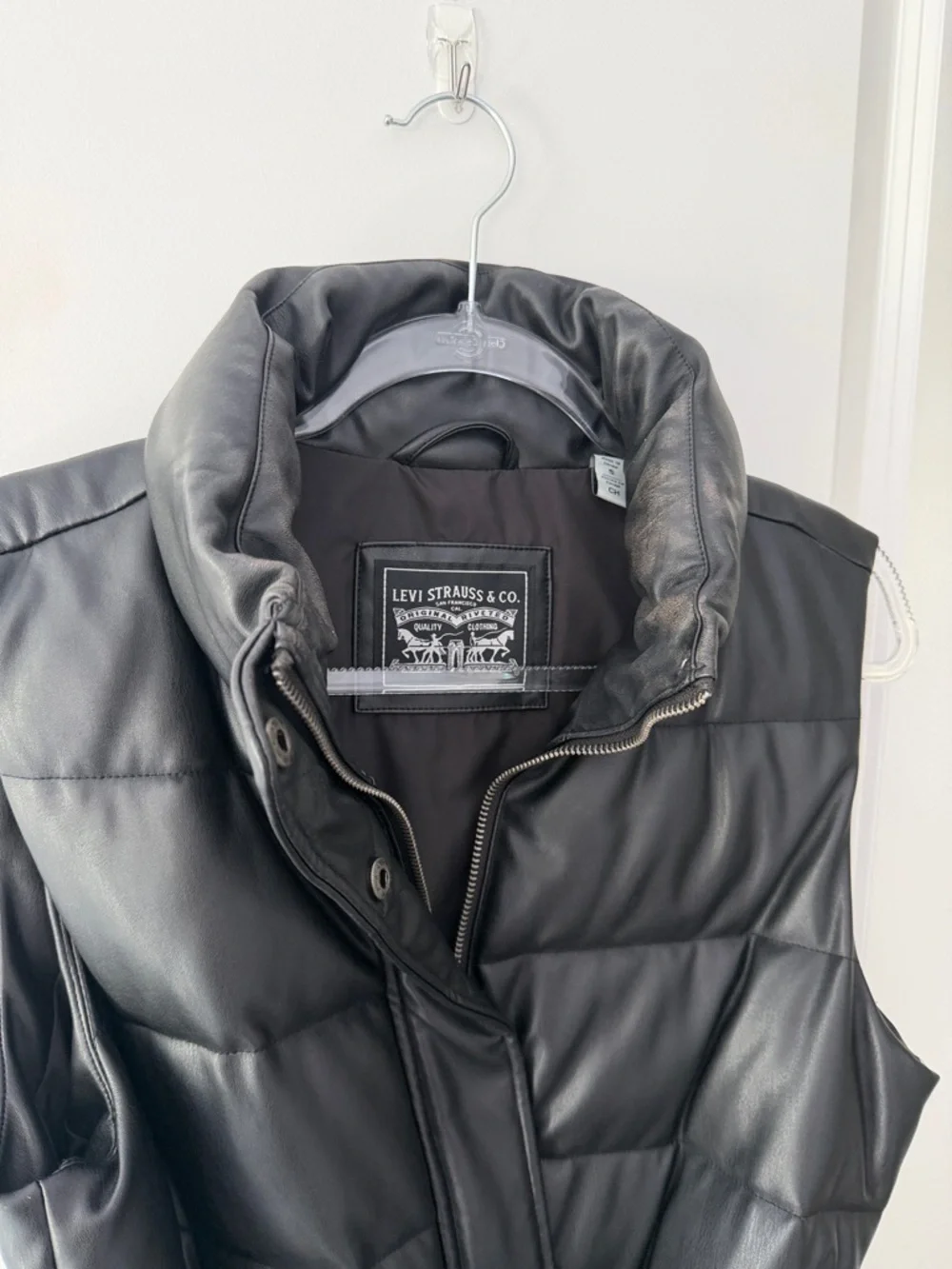 Levi's Black Quilted Faux-Leather Belted Puffer Vest - Picture 3 of 3